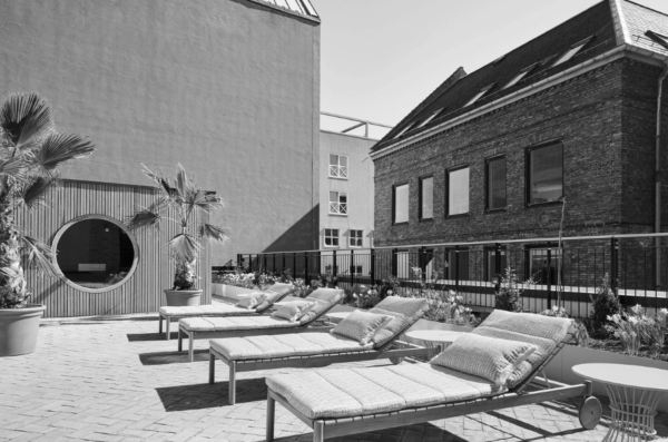Nike by Retailors x 25hours Hotel - Saunagus